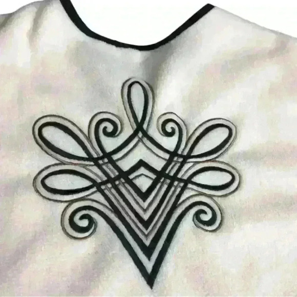 BOB MACKIE WOMEN'S IVORY FLEECE JACKET EMBROIDERED DESIGN
FRONT/BACK POCKETS - Picture 5 of 5